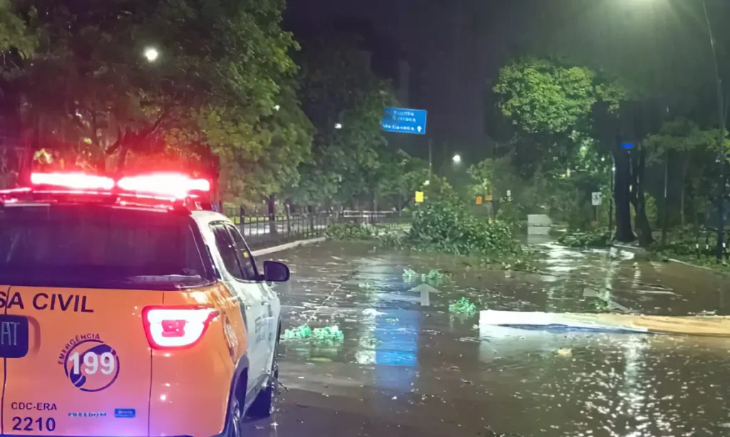 Defesa Civil emite alerta devido a previsão de chuvas intensas em Porto Alegre