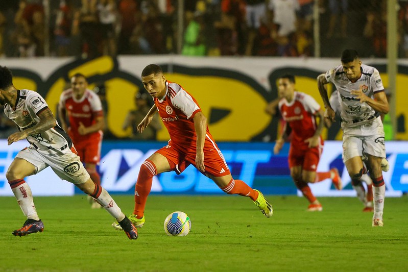 Com time modificado, Inter perde para o lanterna do Campeonato Brasileiro