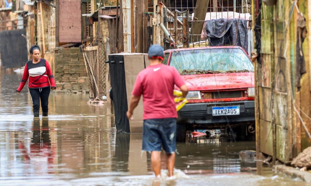 Auxílio Reconstrução: 142 municípios não tem moradores para cadastrar, aponta Famurs