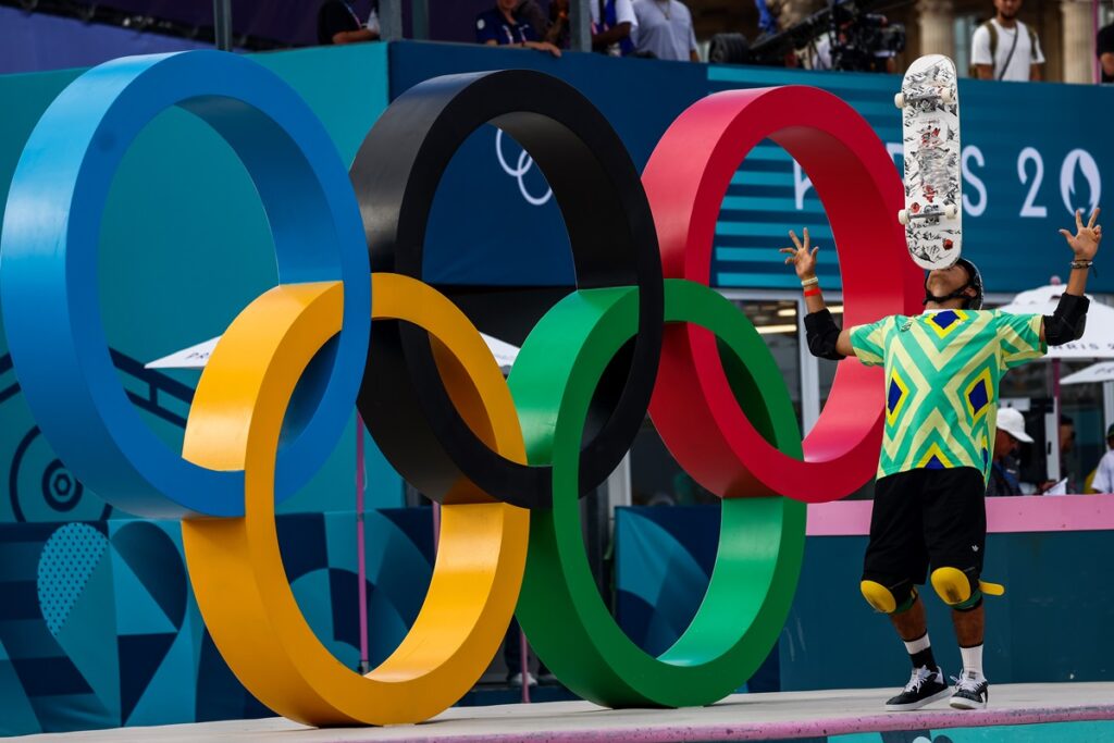 Brasileiro Augusto Akio conquista bronze no skate park