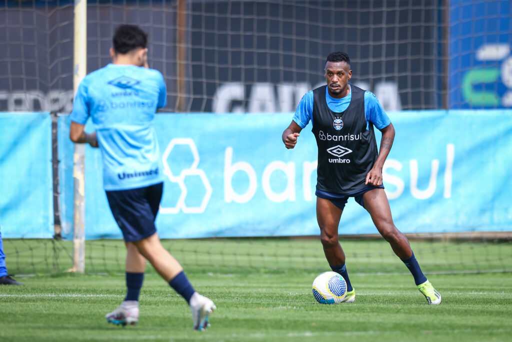 GRÊMIO SE PREPARA PARA ENCARAR O BOTAFOGO COM VÁRIAS DÚVIDAS