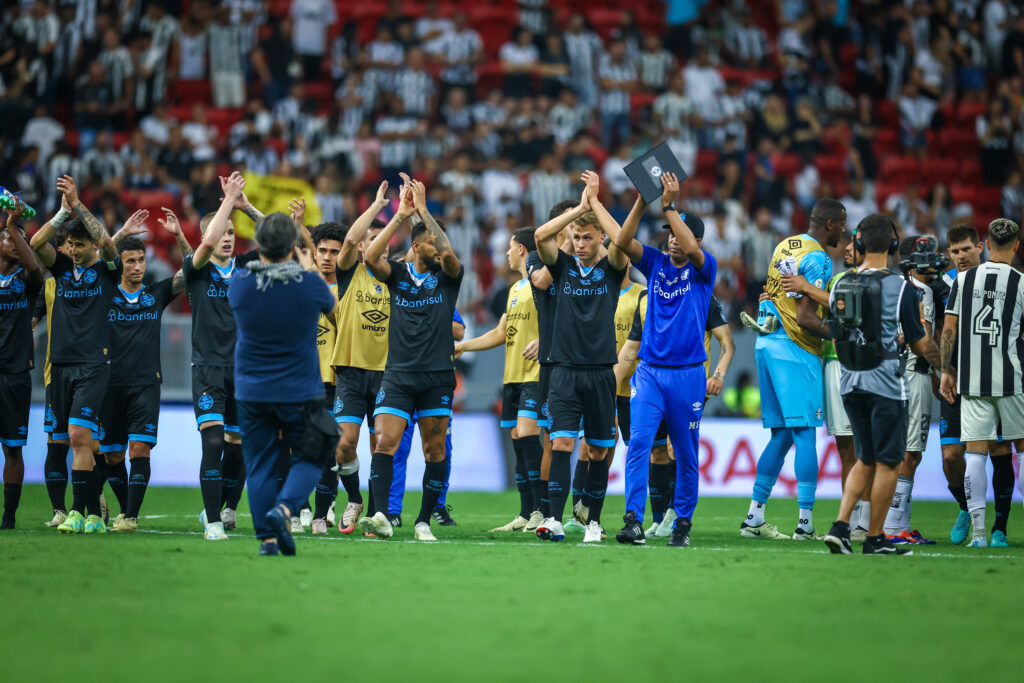 GRÊMIO EMPATA COM BOTAFOGO EM JOGO MARCADO POR POLÊMICA DE ARBITRAGEM