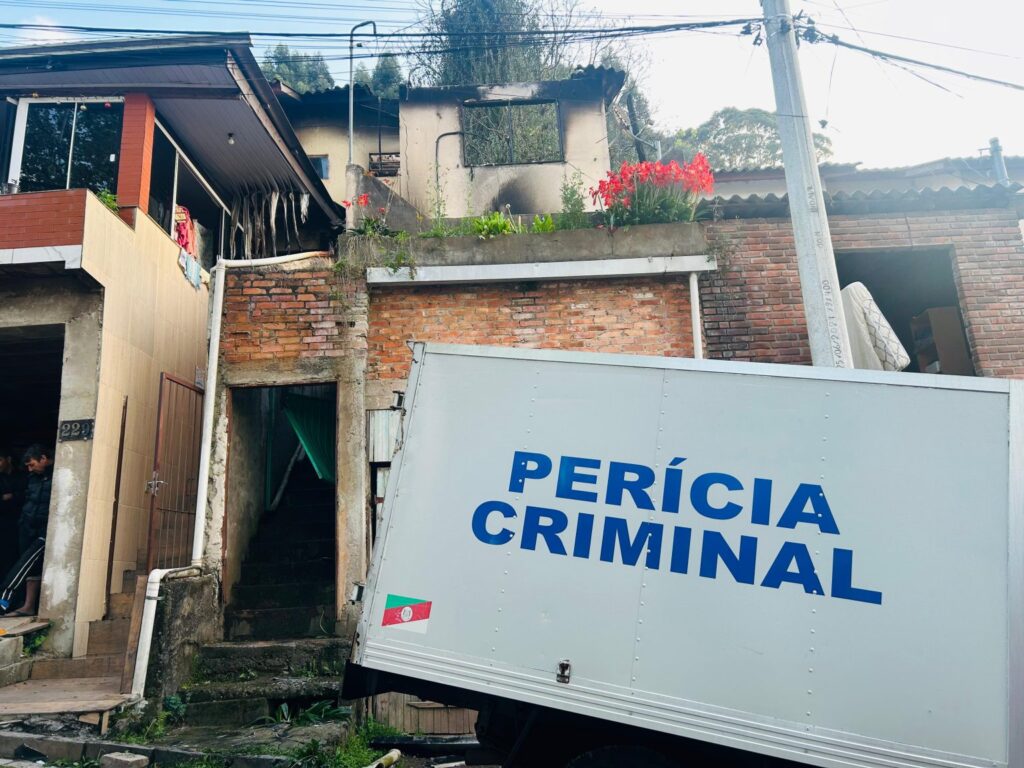 Mulher de 36 anos morre em incêndio no bairro Reolon, em Caxias do Sul