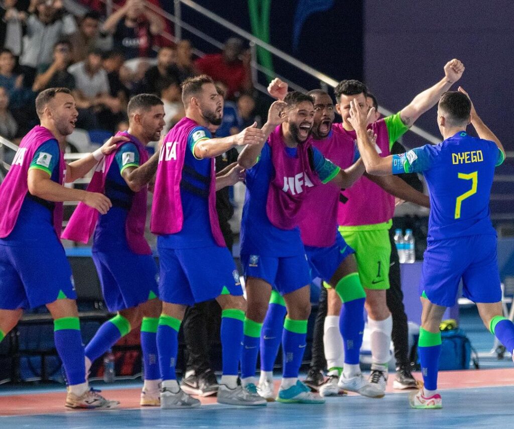 Seleção Brasileira de Futsal comemora gol de Dyego na vitória de 8x1 sobre a Croácia.