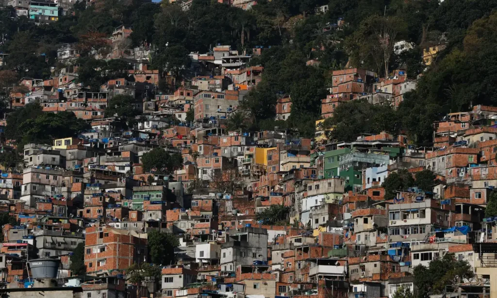 Brasil tem 16,4 milhões de moradores em favelas, aponta Censo 2022 do IBGE