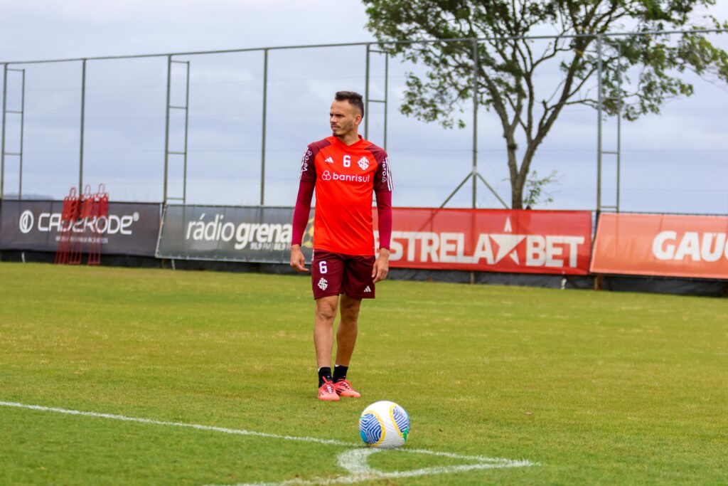 Inter enfrenta Vasco em busca do 15º jogo invicto