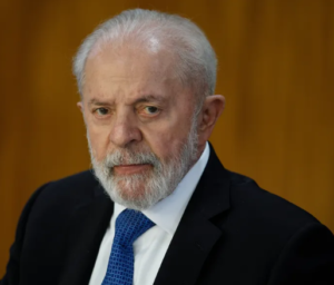 Lula permanece internado e hospital divulga novo boletim médico