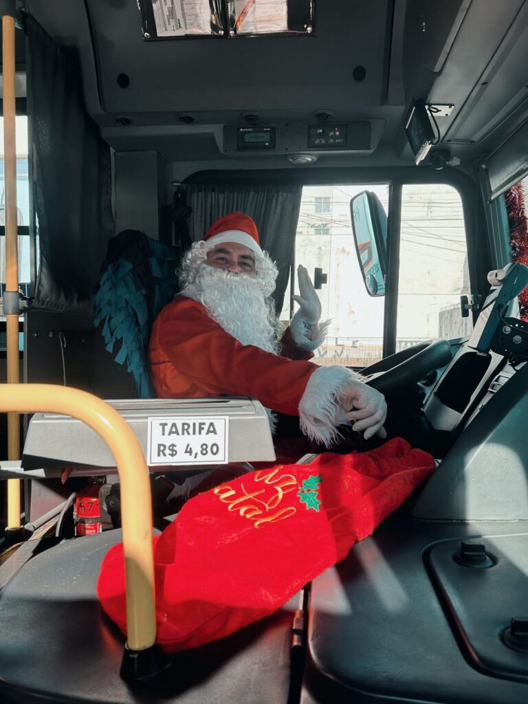 Carlos Santana, o Papai Noel do ônibus 614