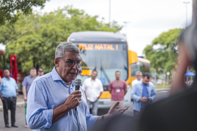 Prefeitura apresenta novos ônibus superarticulados e com redução na emissão de gases poluentes