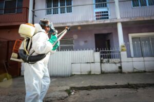 Prefeitura aplica inseticida em ruas do Morro Santana nesta quinta-feira